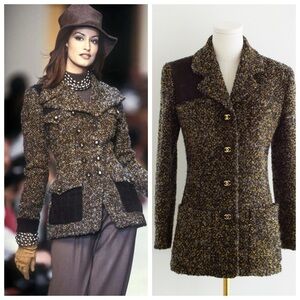 Chanel Vintage F/W 1992 English Tweed Suede Grey Brown CC Gold Runway Jacket